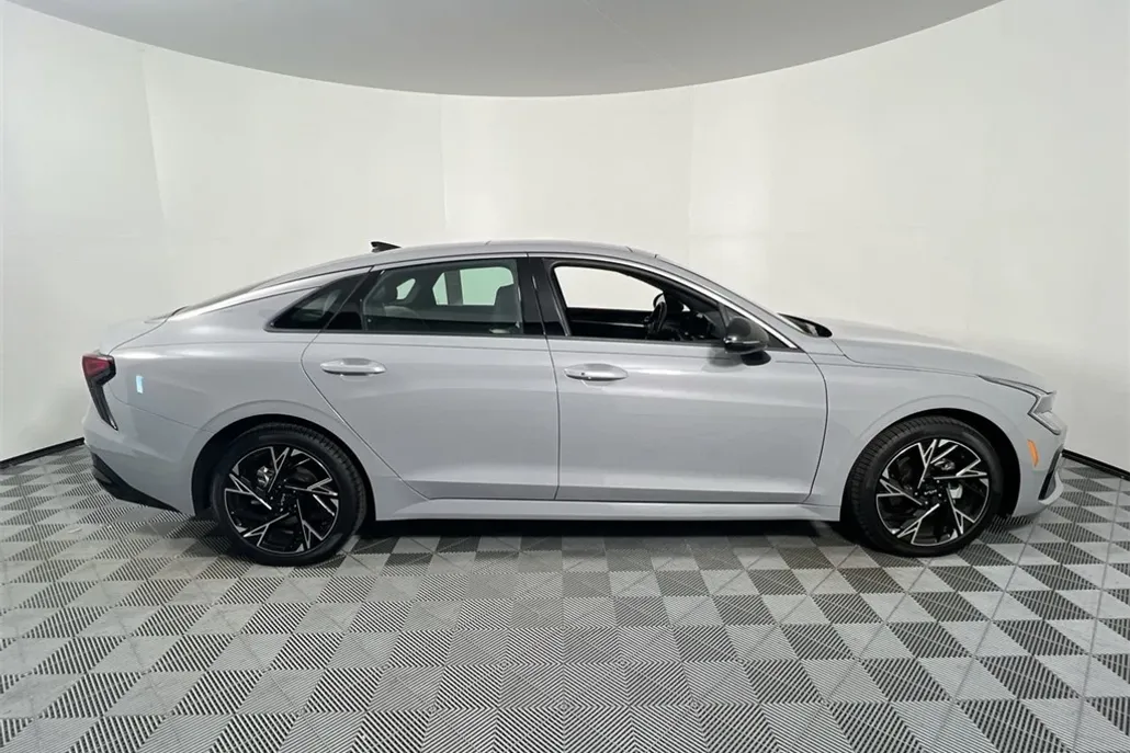 2026 Kia K5 GT-Line photo 1
