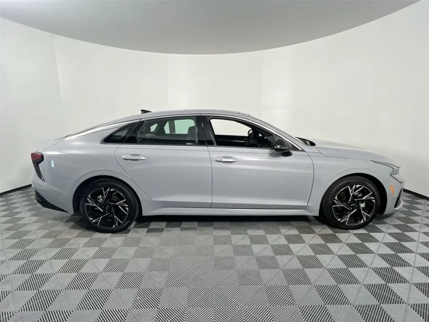 2026 Kia K5 GT-Line photo 1