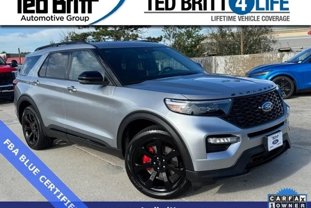 2023 Ford Explorer ST photo 1