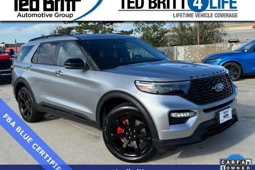 2023 Ford Explorer ST photo 1
