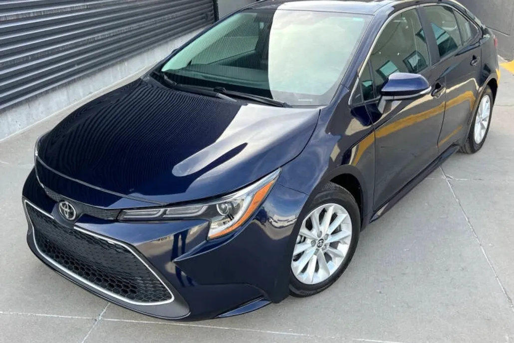 2021 Toyota Corolla XLE photo 1