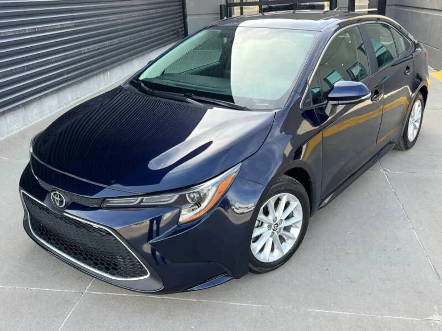 2021 Toyota Corolla XLE photo 1