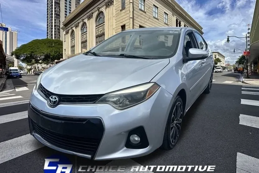 2016 Toyota Corolla LE photo 1