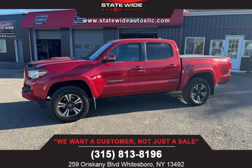 2016 Toyota Tacoma TRD Sport photo 1
