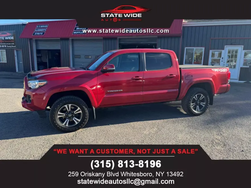 2016 Toyota Tacoma TRD Sport photo 1