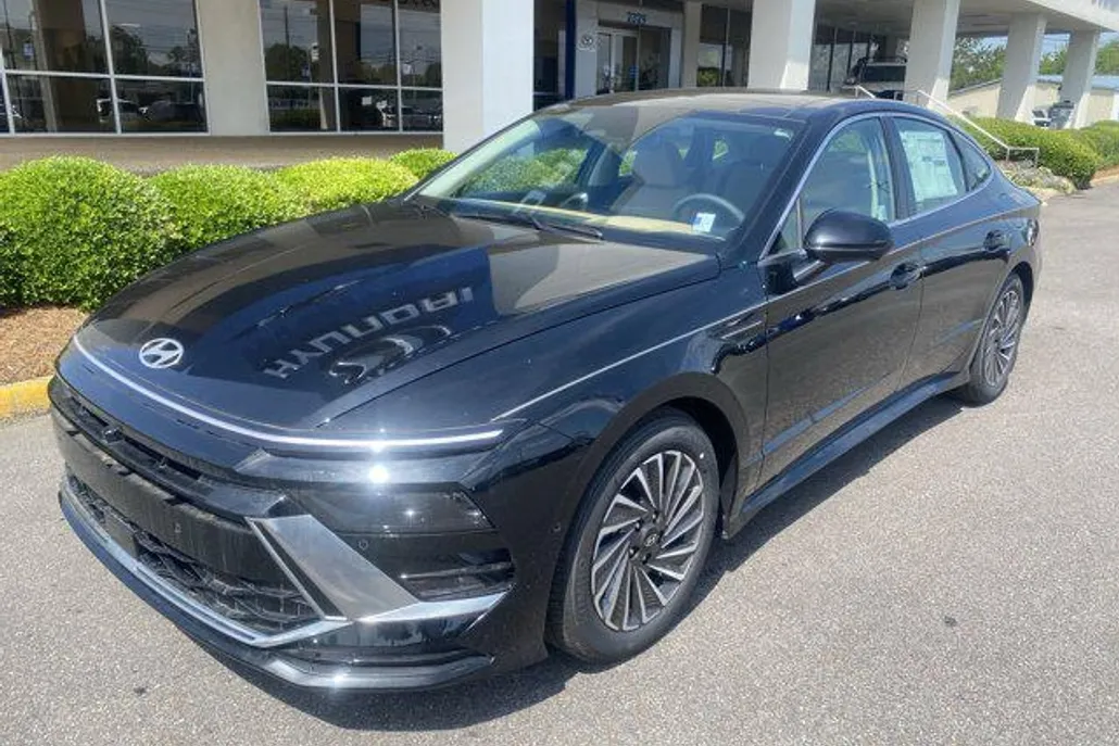 2025 Hyundai Sonata Hybrid Limited photo 1