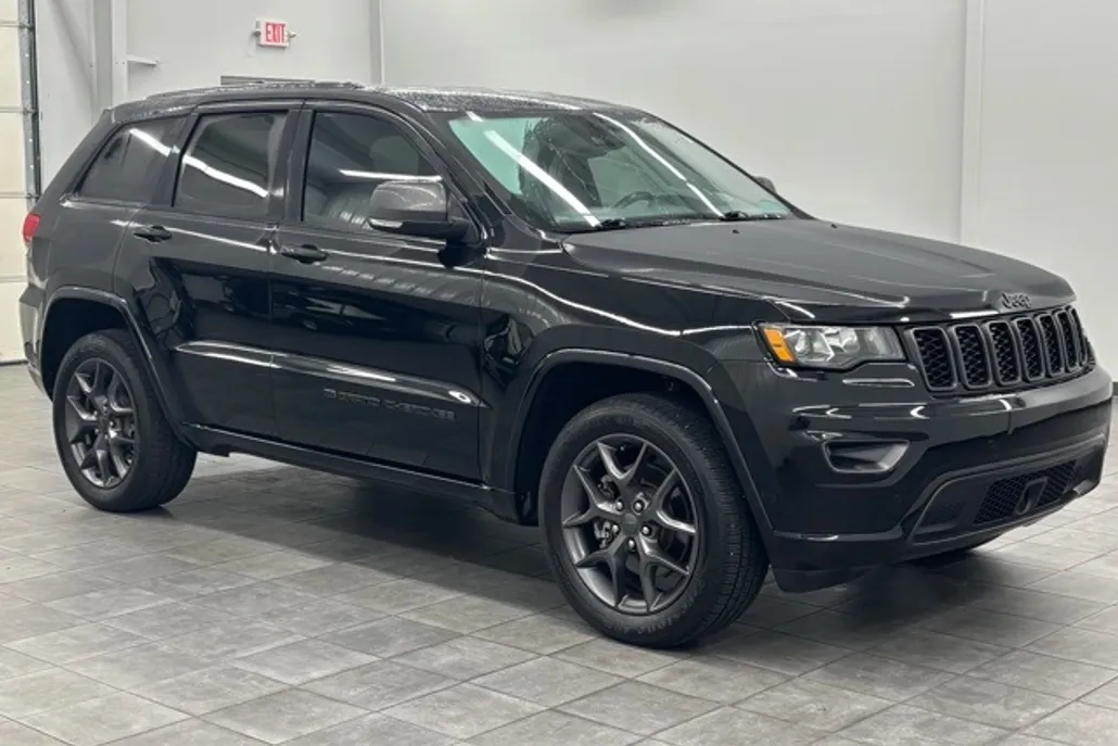 2021 Jeep Grand Cherokee Anniversary Edition photo 1