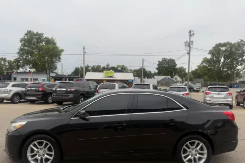 2013 Chevrolet Malibu 1LT photo 2