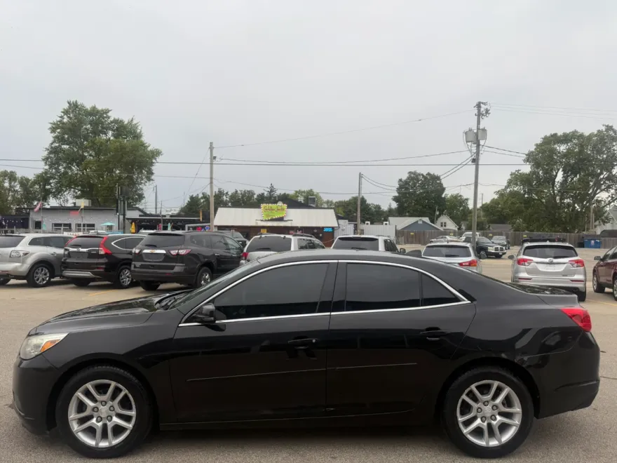 2013 Chevrolet Malibu 1LT photo 2