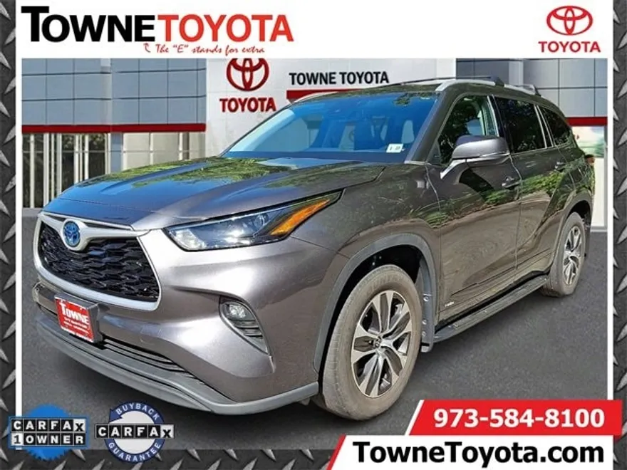 2022 Toyota Highlander Hybrid XLE photo 1