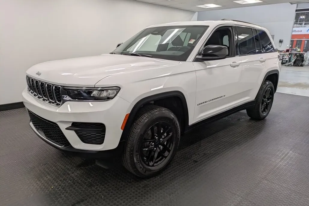 2024 Jeep Grand Cherokee Limited photo 1