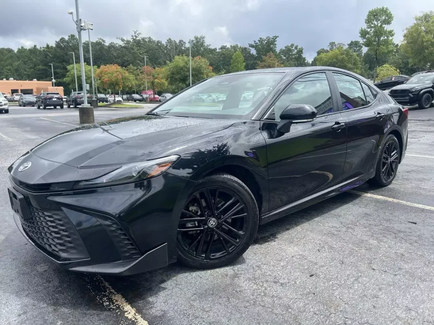 2025 Toyota Camry SE photo 1