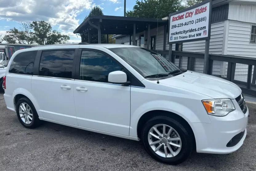 2020 Dodge Grand Caravan SXT photo 1