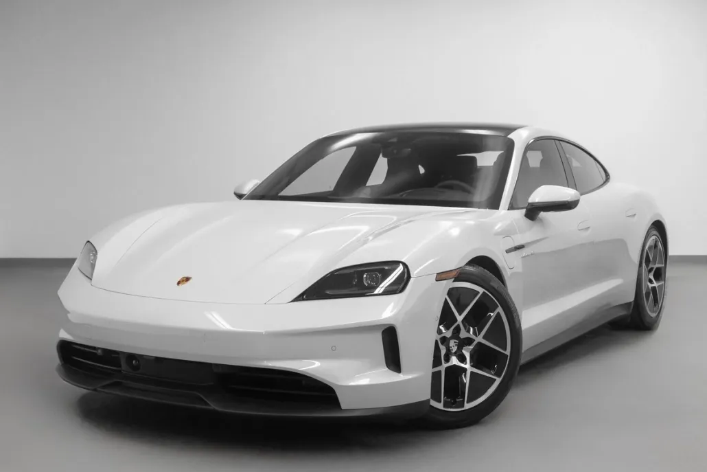 2025 Porsche Taycan photo 1