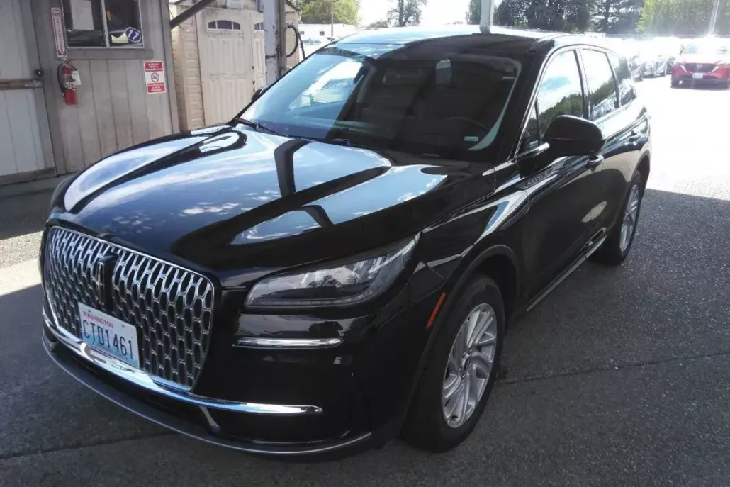 2023 Lincoln Corsair Standard photo 1