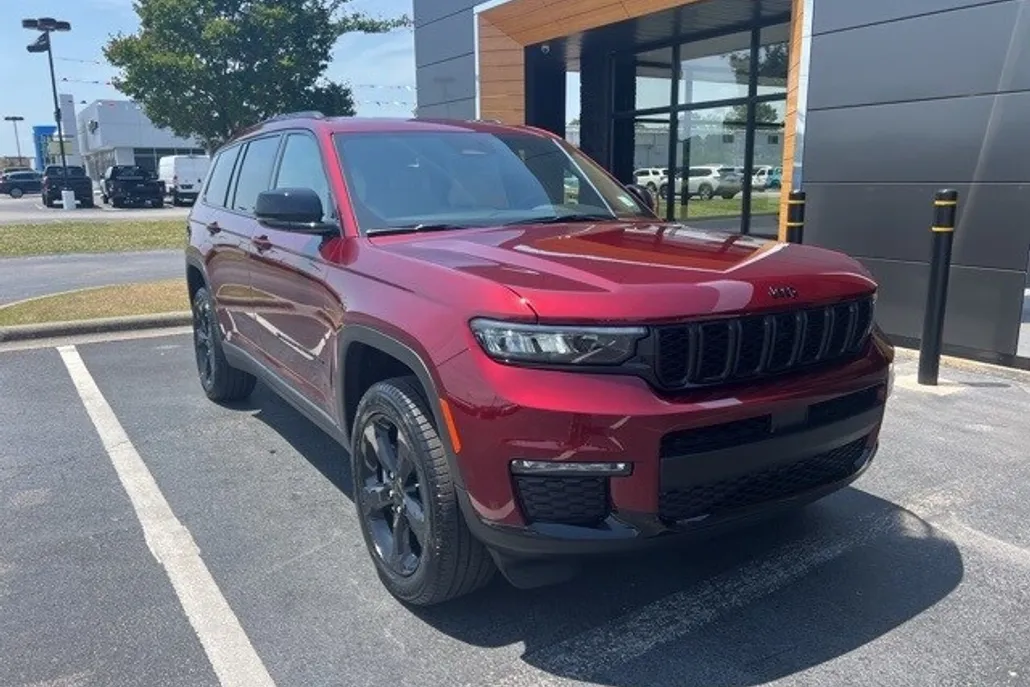 2025 Jeep Grand Cherokee Limited photo 1