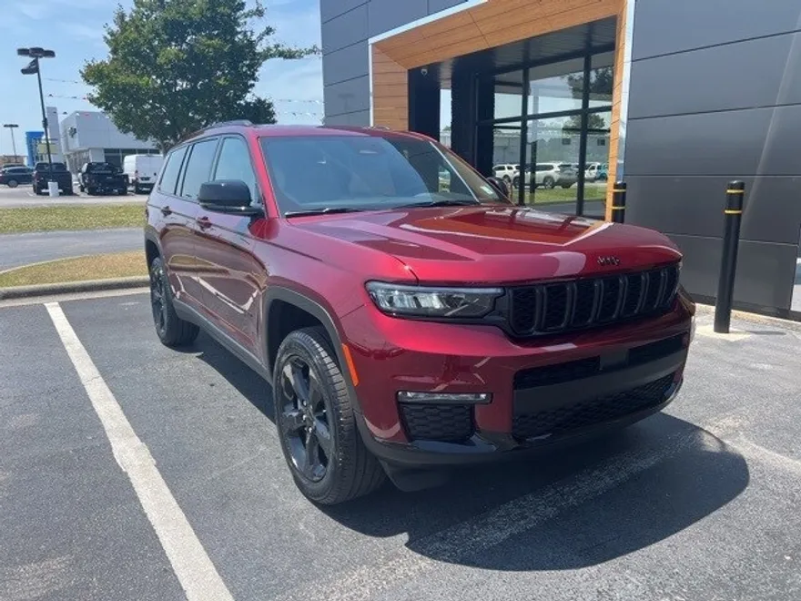 2025 Jeep Grand Cherokee Limited photo 1