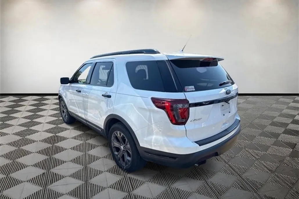 2018 Ford Explorer Sport photo 1