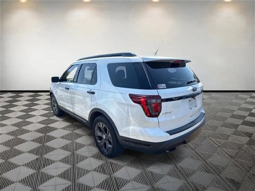 2018 Ford Explorer Sport photo 1