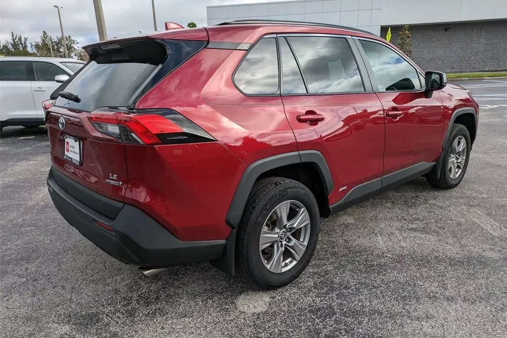 2024 Toyota RAV4 Hybrid LE photo 1