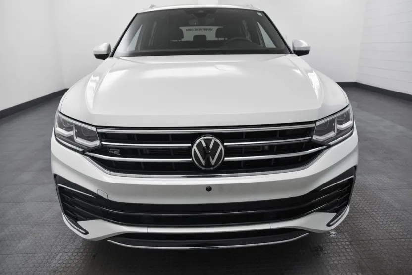 2022 Volkswagen Tiguan SEL Premium R-Line photo 1