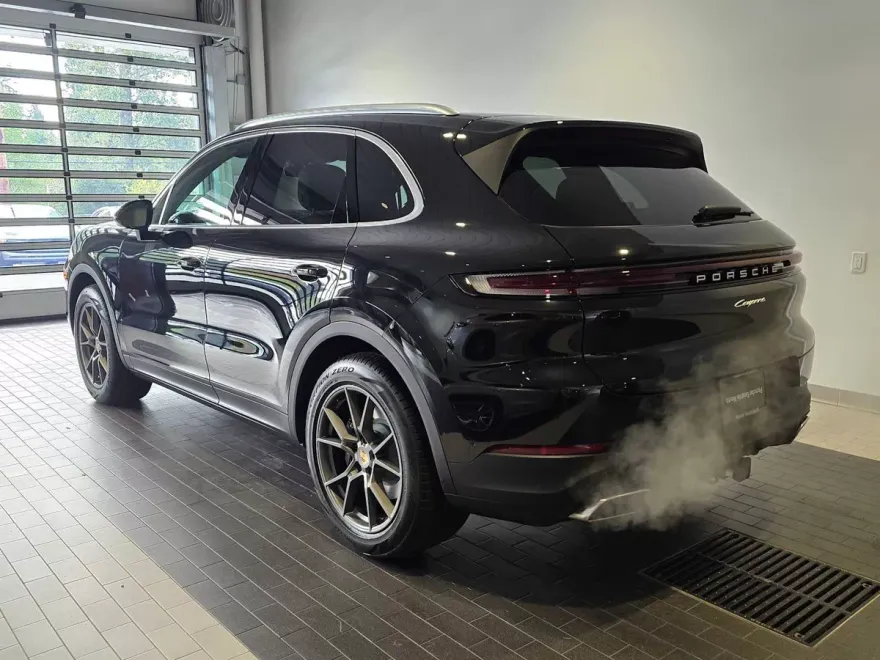 2025 Porsche Cayenne Base photo 1