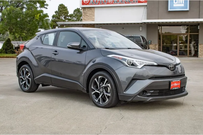 2018 Toyota C-HR XLE photo 1