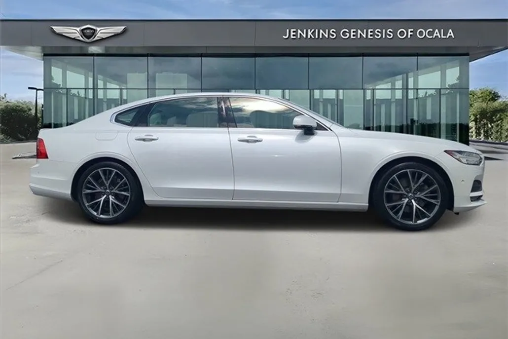 2018 Volvo S90 T5 Momentum photo 1