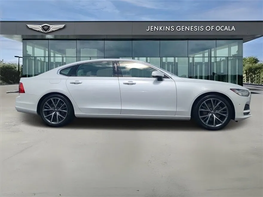 2018 Volvo S90 T5 Momentum photo 1