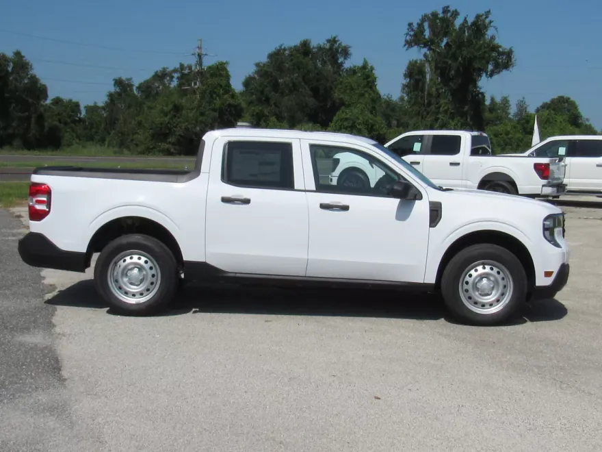 2025 Ford Maverick XL photo 1