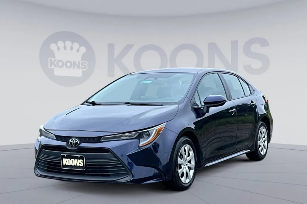 2024 Toyota Corolla LE photo 1