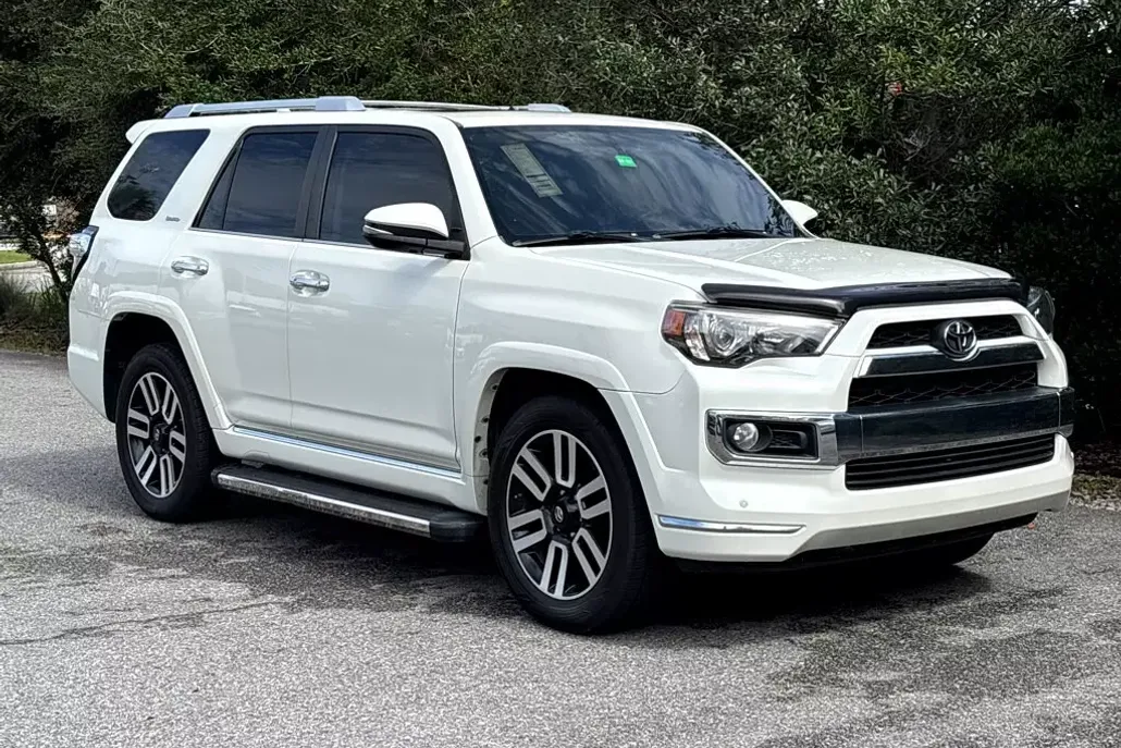 2017 Toyota 4Runner Limited photo 1