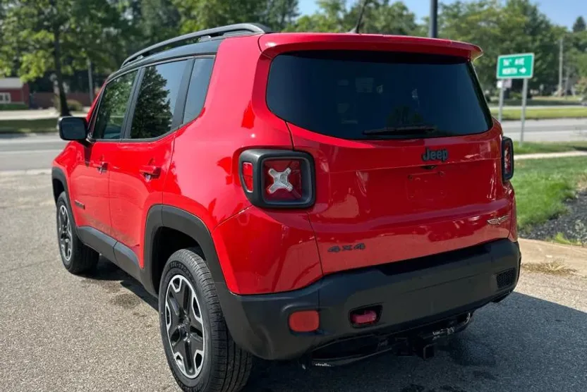 2016 Jeep Renegade Trailhawk Sport photo 1