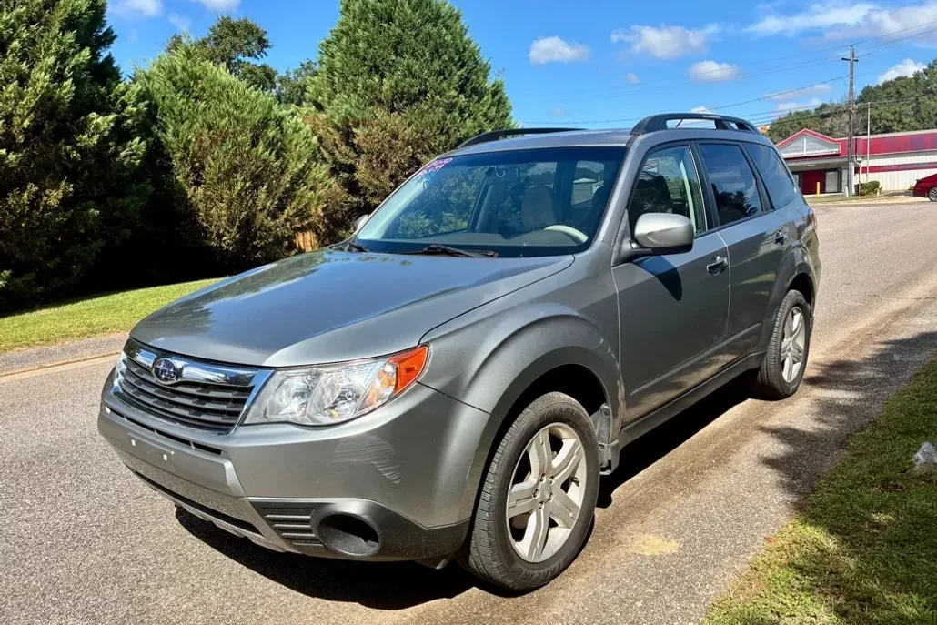 2010 Subaru Forester 2.5X Premium photo 1