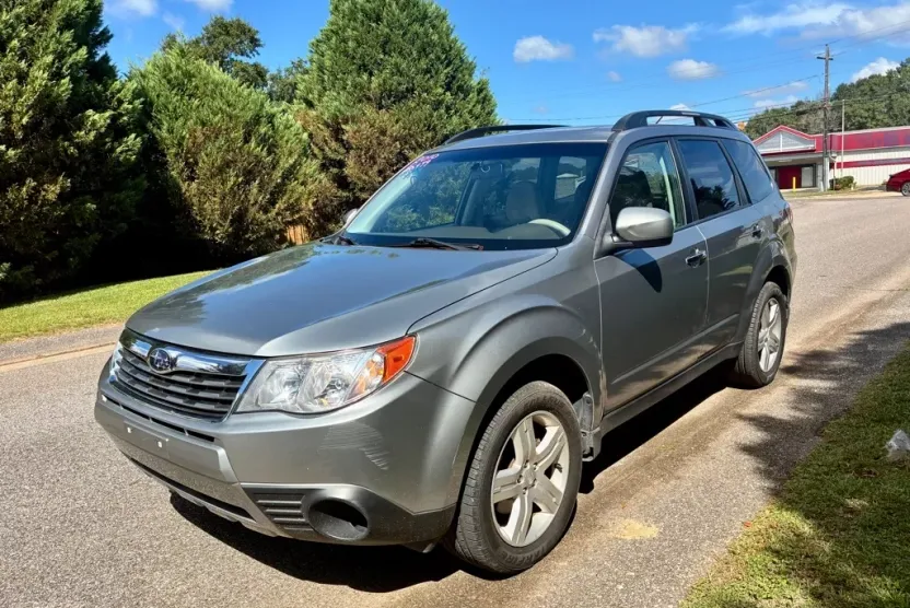 2010 Subaru Forester 2.5X Premium photo 1
