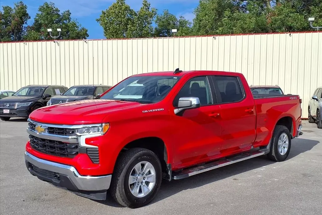 2024 Chevrolet Silverado 1500 LT photo 1