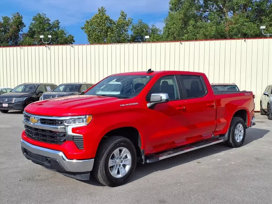 2024 Chevrolet Silverado 1500 LT photo 1