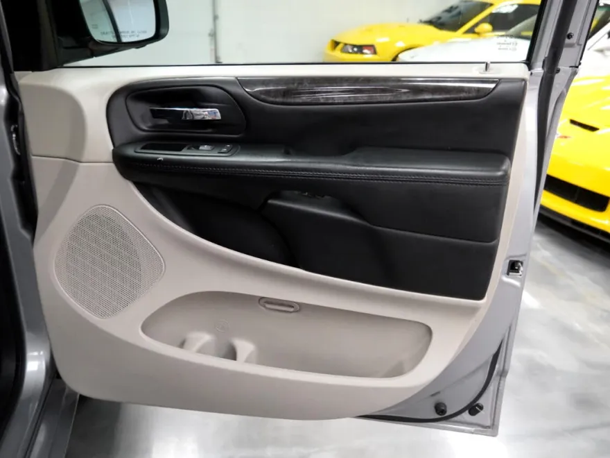 2017 Dodge Grand Caravan SE photo 17