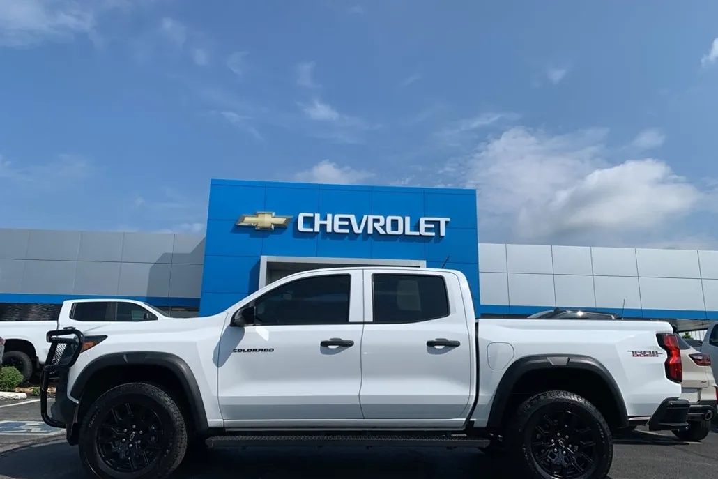 2023 Chevrolet Colorado Trail Boss photo 1