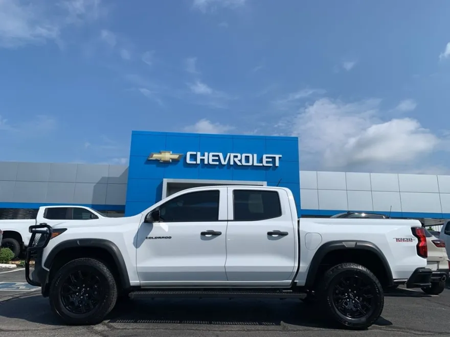 2023 Chevrolet Colorado Trail Boss photo 1