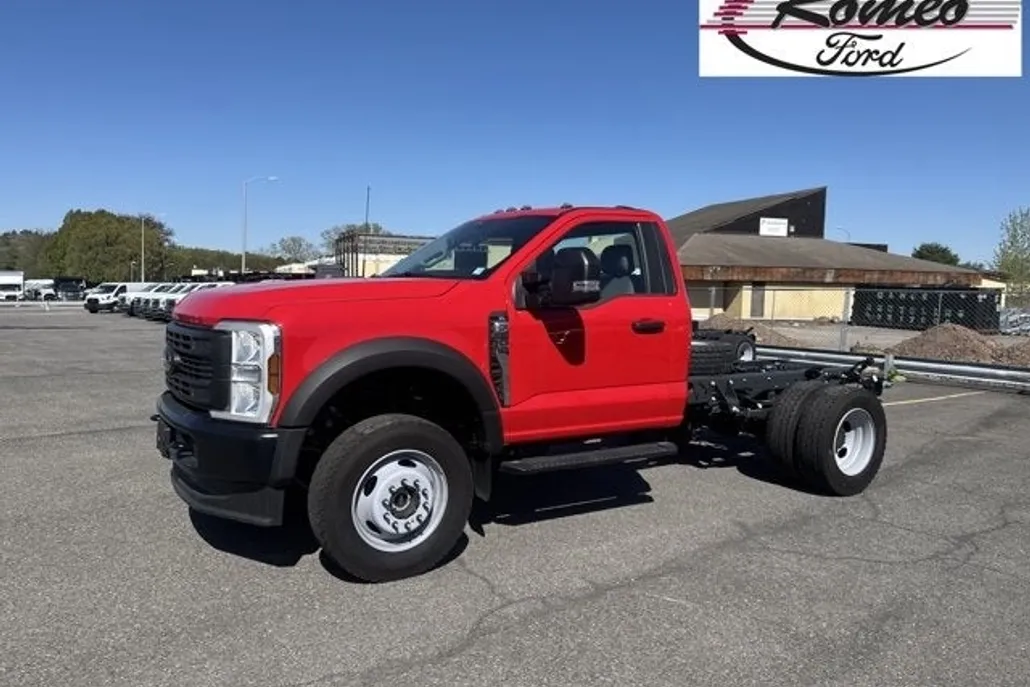 2024 Ford F-600 photo 1