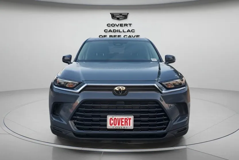 2024 Toyota Highlander XLE photo 1