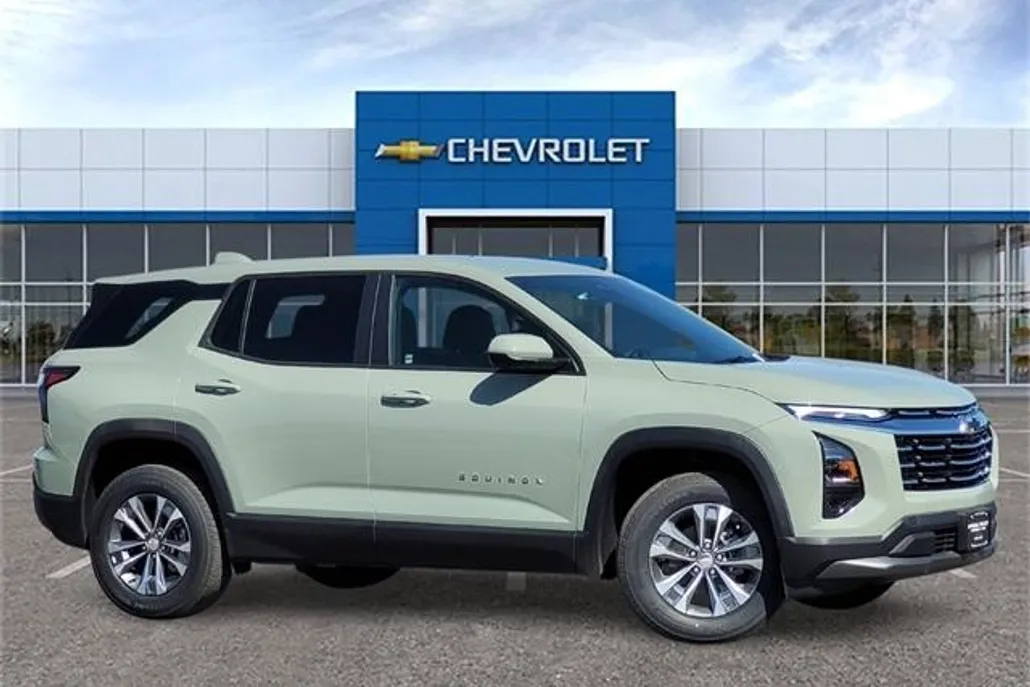 2026 Chevrolet Equinox LT photo 1