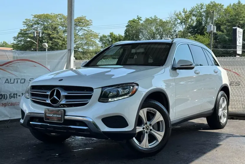 2018 Mercedes Benz GLC 300 4MATIC photo 1
