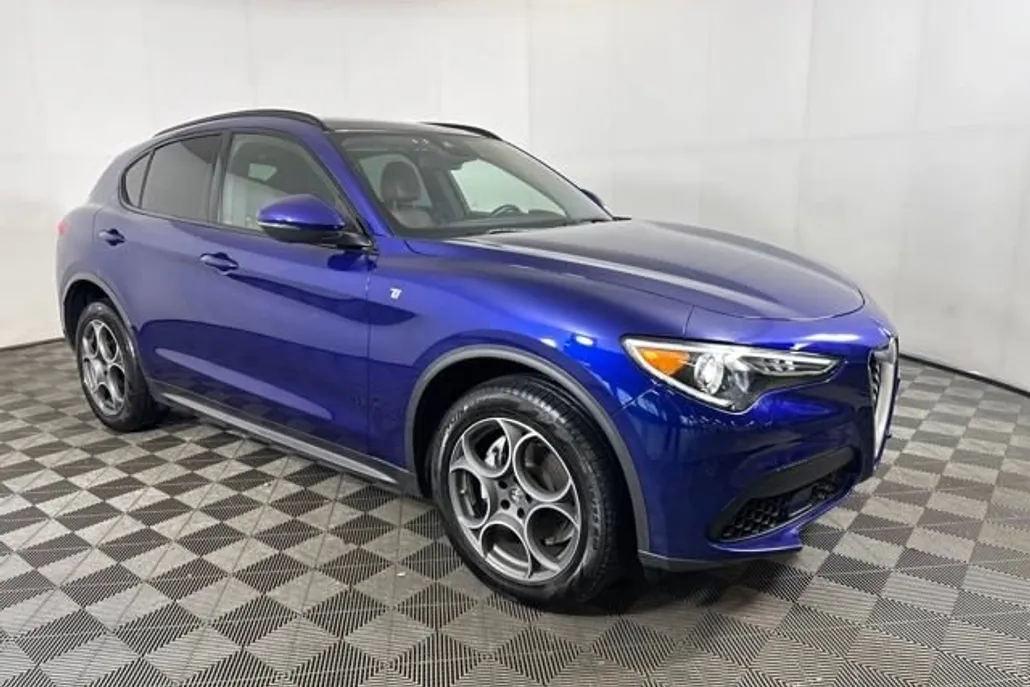 2022 Alfa Romeo Stelvio Ti photo 1