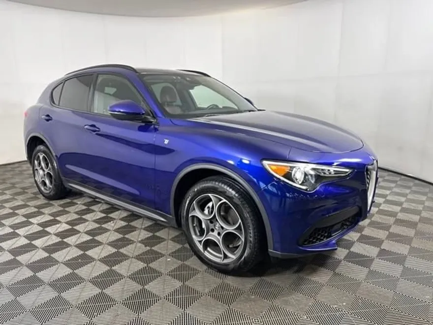 2022 Alfa Romeo Stelvio Ti photo 1