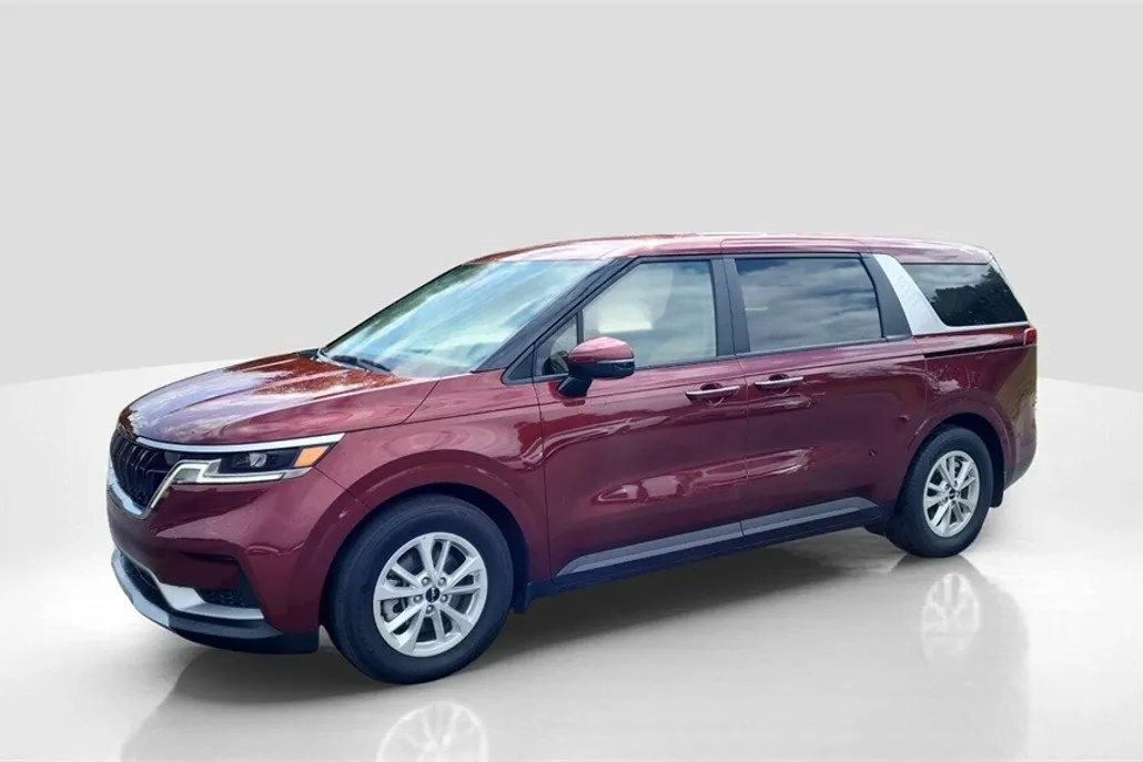2024 Kia Carnival LX photo 1
