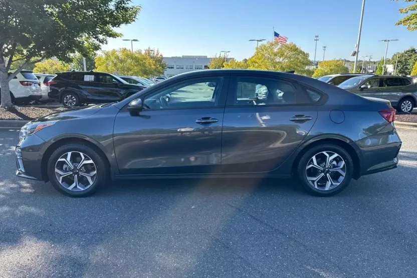 2020 Kia Forte LXS photo 1
