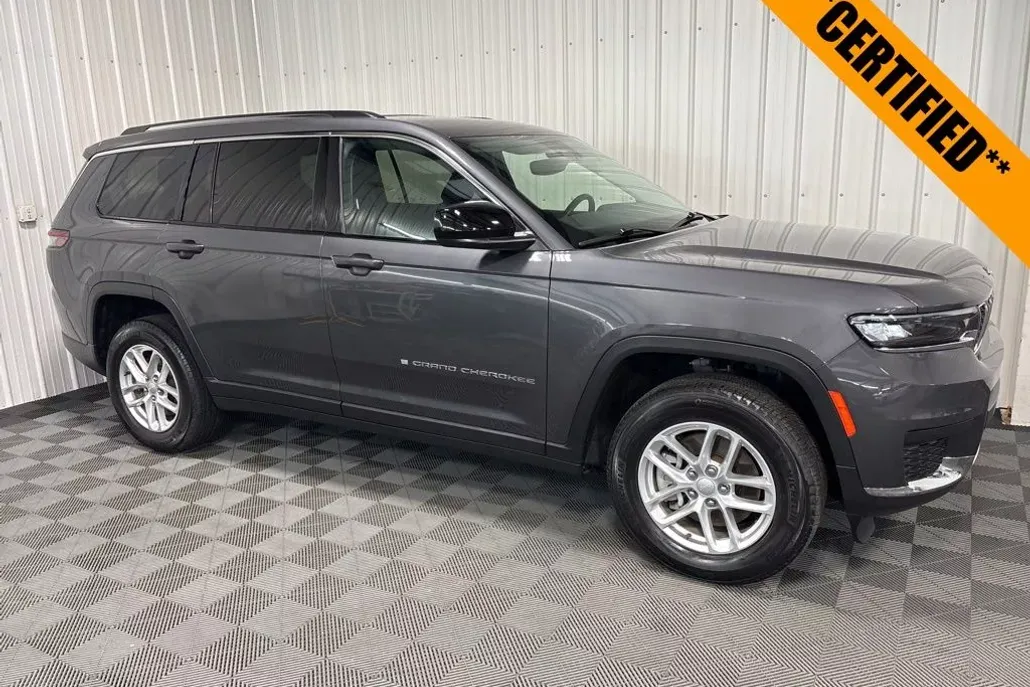 2022 Jeep Grand Cherokee Laredo photo 1
