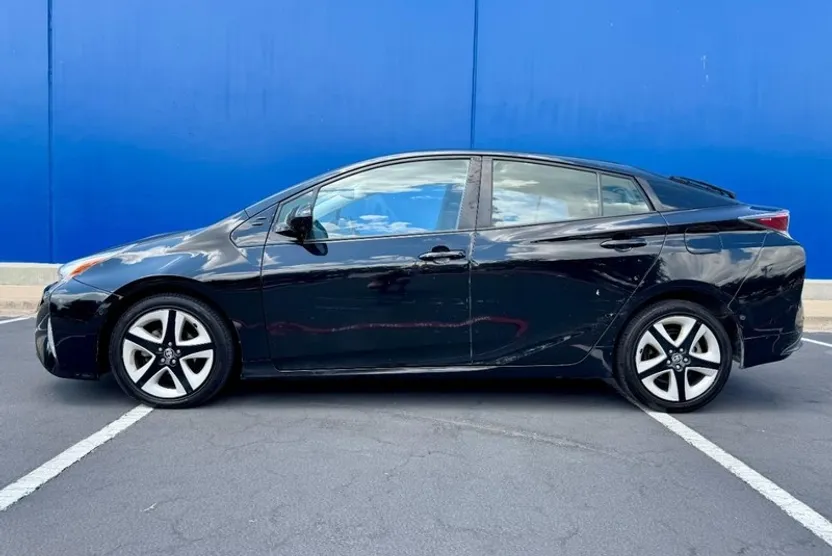 2016 Toyota Prius Four Touring photo 1
